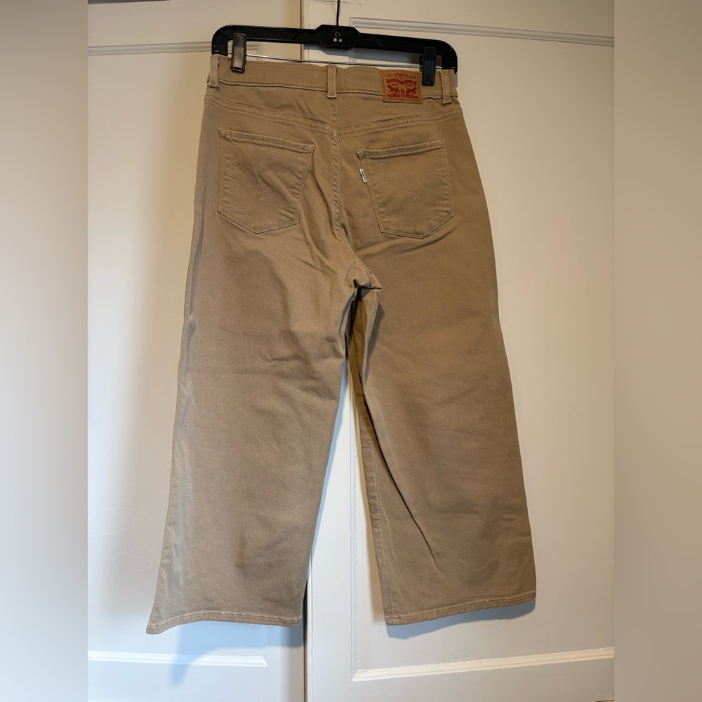 Levi’s Classic Wide Leg Crop Pants - Picture 2 of 3
